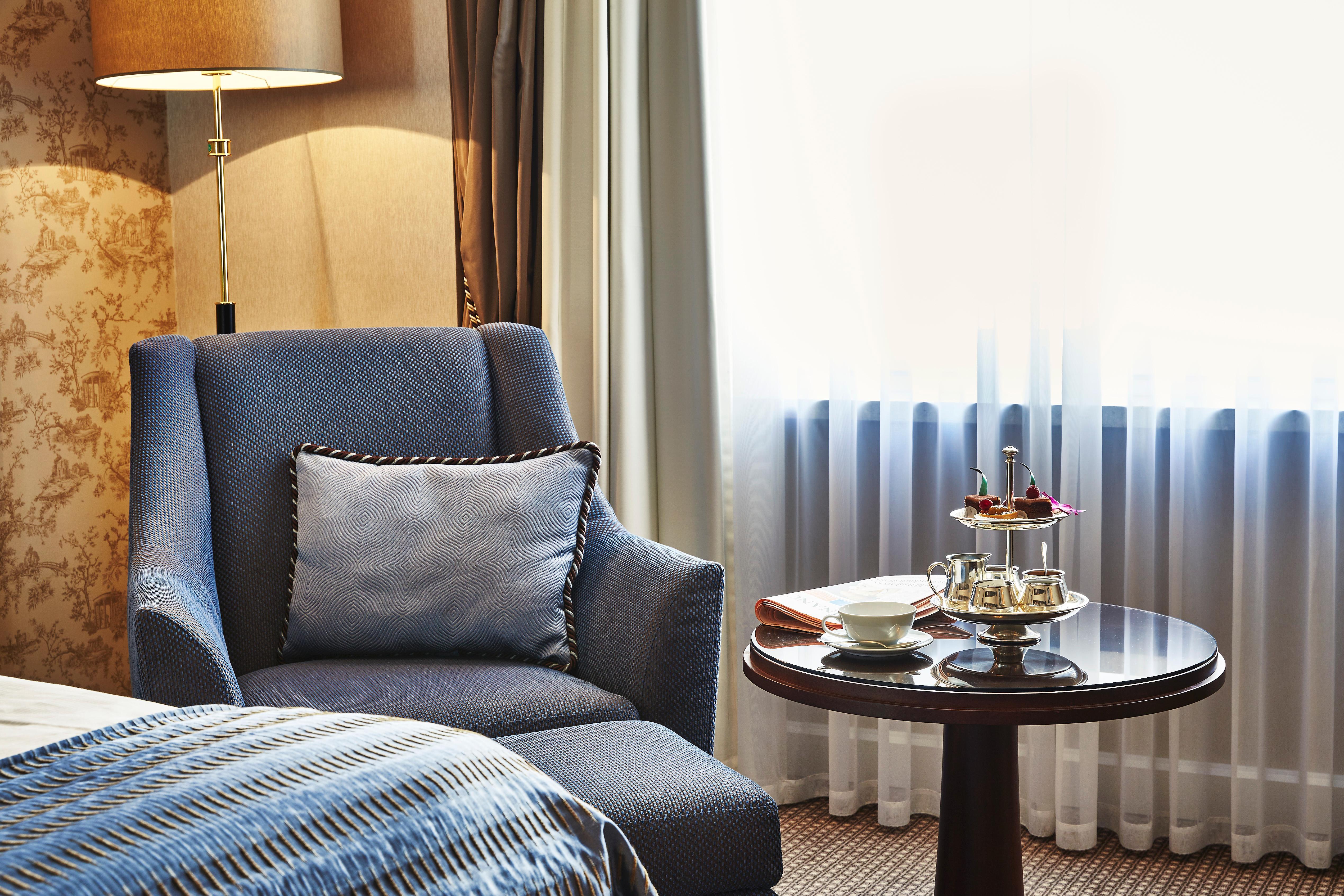 Hotel Steigenberger Icon Frankfurter Hof Frankfurt nad Mohanem Exteriér fotografie A room at the hotel