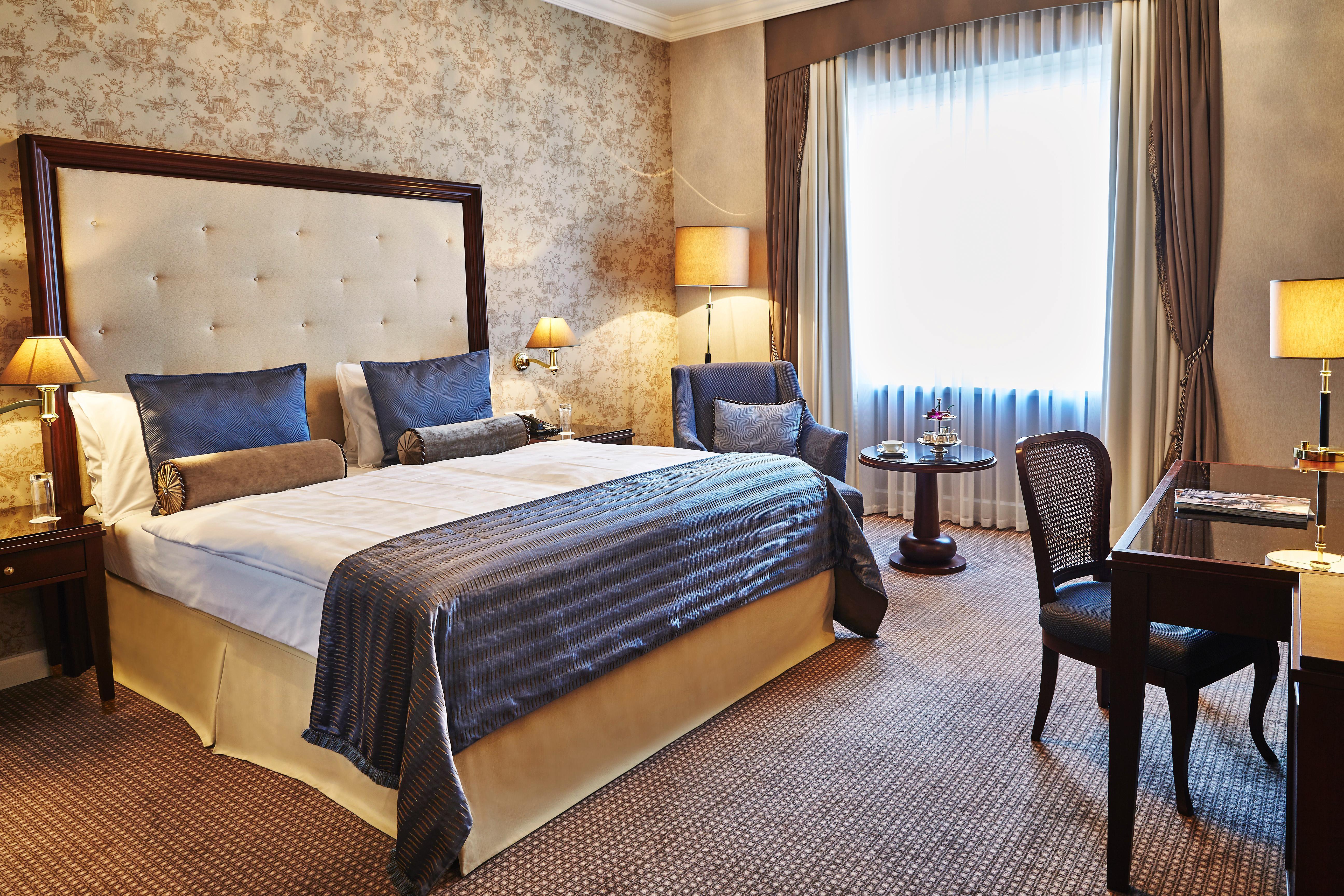Hotel Steigenberger Icon Frankfurter Hof Frankfurt nad Mohanem Exteriér fotografie A room at the hotel