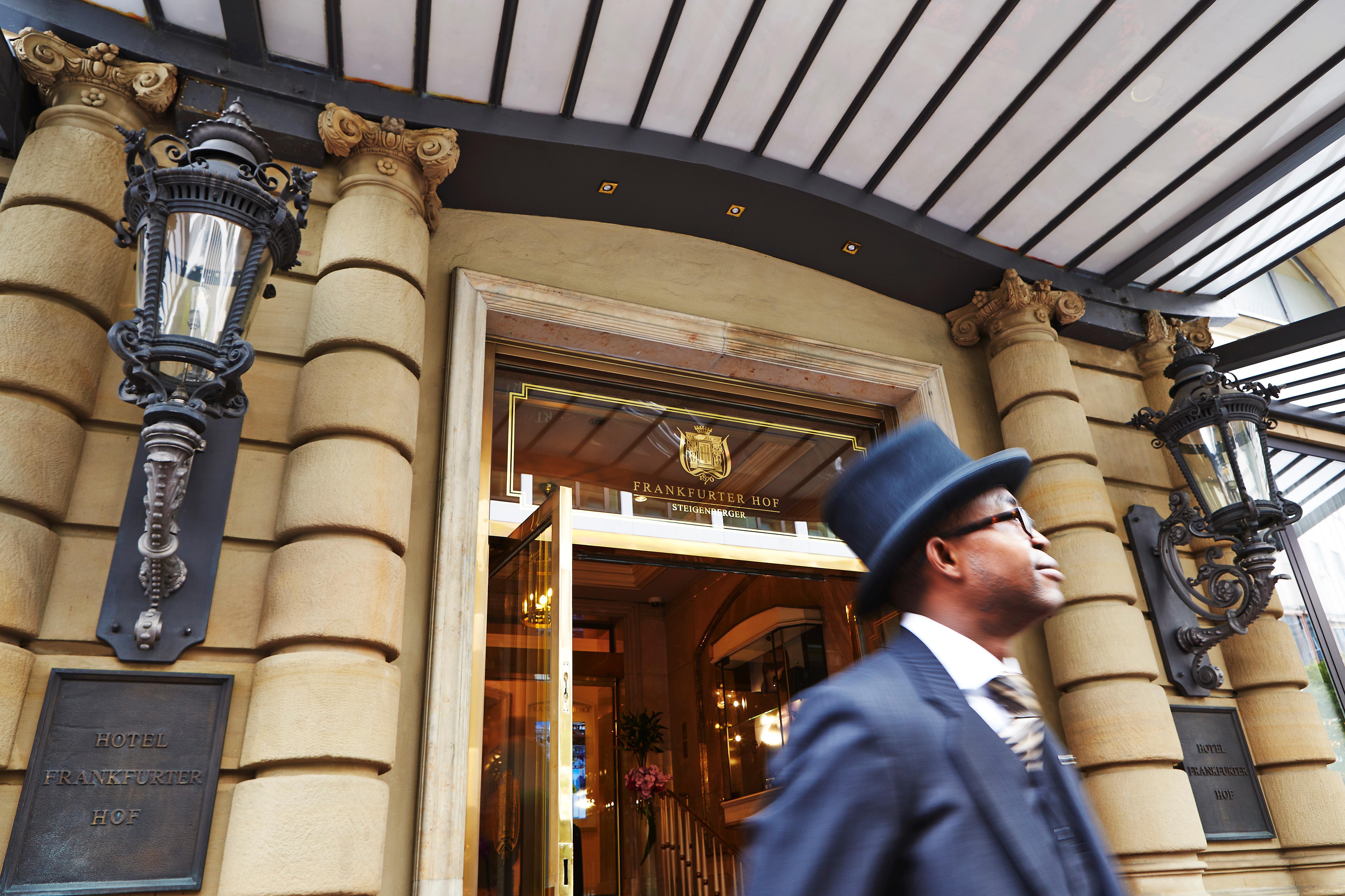 Hotel Steigenberger Icon Frankfurter Hof Frankfurt nad Mohanem Exteriér fotografie The entrance to the hotel