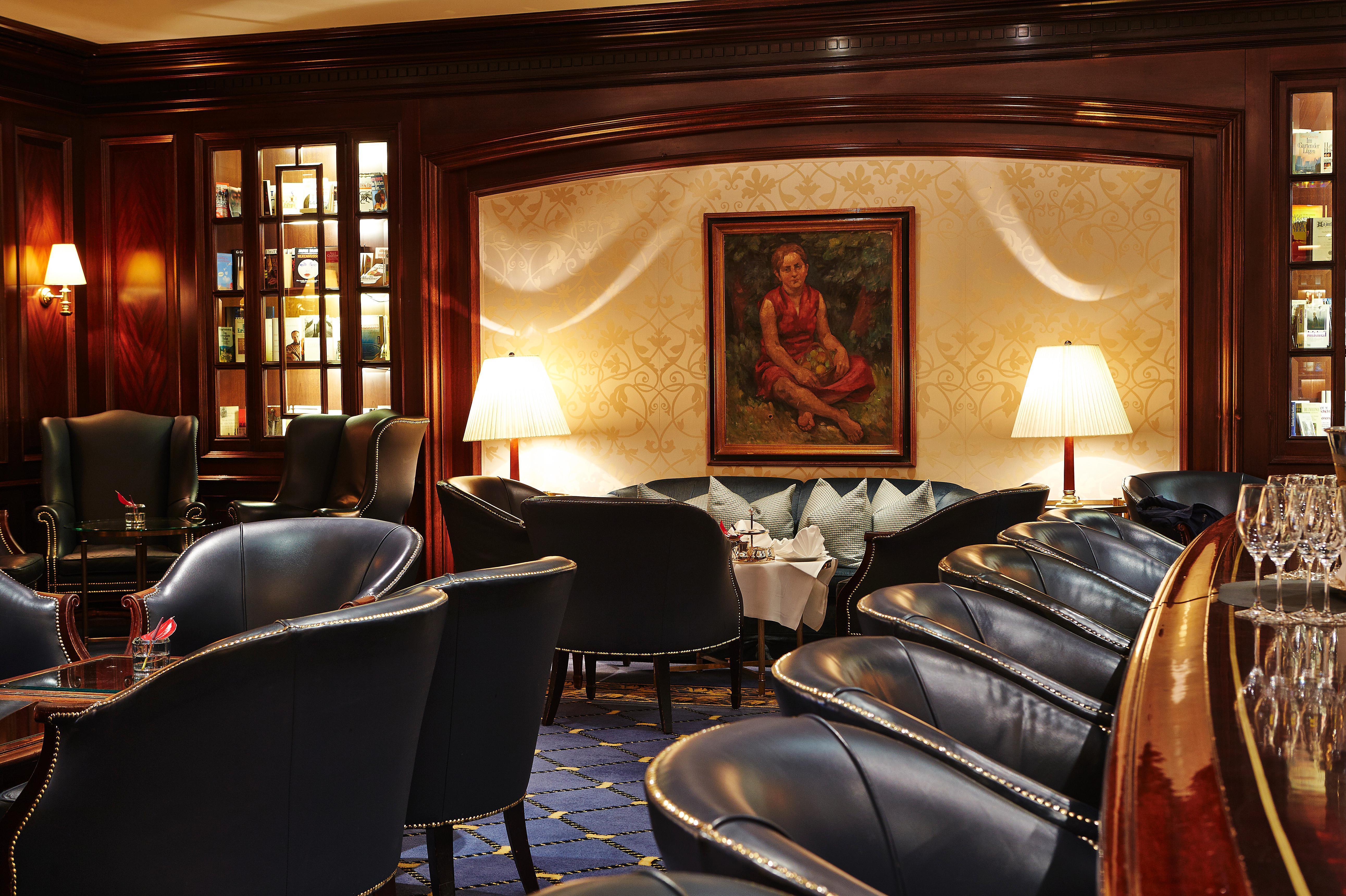Hotel Steigenberger Icon Frankfurter Hof Frankfurt nad Mohanem Exteriér fotografie The interior of the bar
